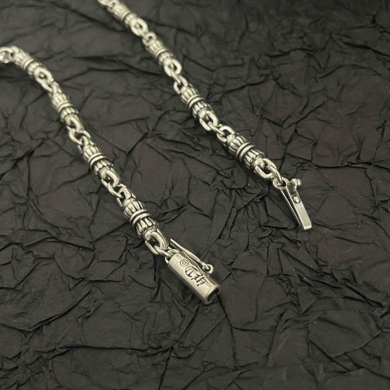 Ch*0me He**ts necklaces